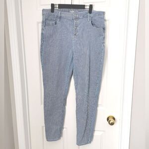 2/$30 Old Navy skinny jeans size 16